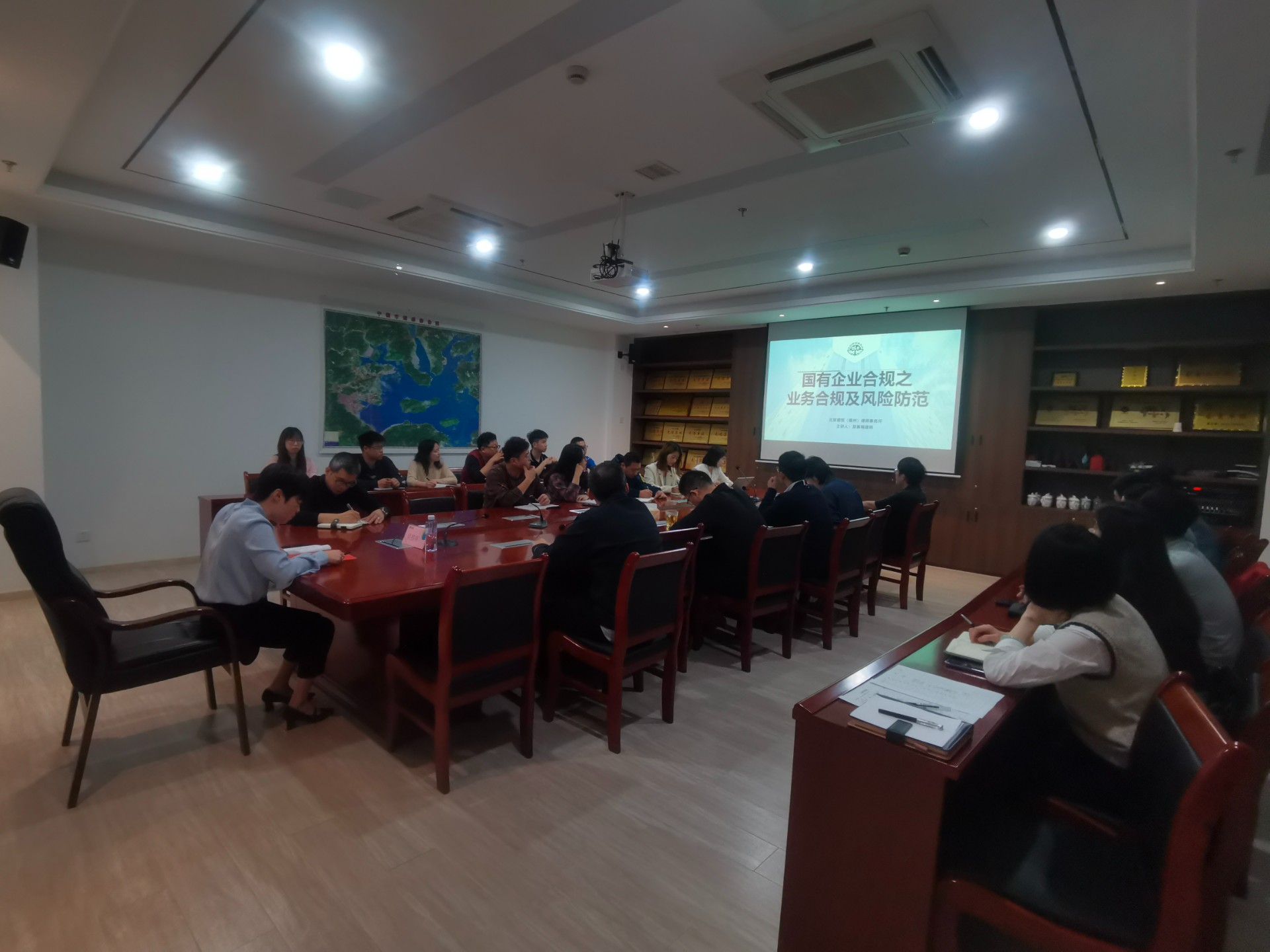 合規(guī)講堂第一課——市交投物流集團開展國企業(yè)務(wù)合規(guī)及風(fēng)險防范培訓(xùn)，劉招蕊拍攝.jpg